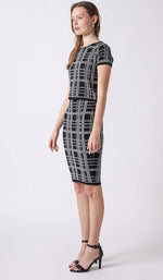 Load image into Gallery viewer, Knit Checked Midi Skirt
