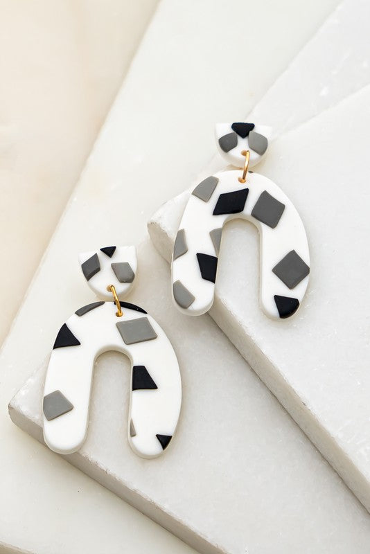 Geo shape earrings in black and grey