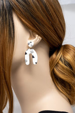 Load image into Gallery viewer, Geo shape earrings in black and grey
