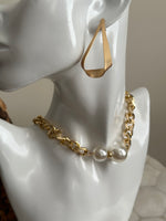 Load image into Gallery viewer, Faux Pearl Necklace
